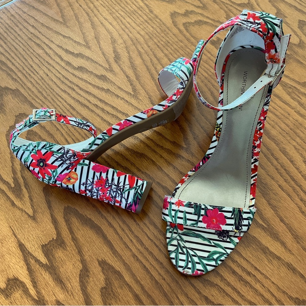 NWOT Worthington Beckwith Floral/Stripe Sandals, Women’s Sz 8M